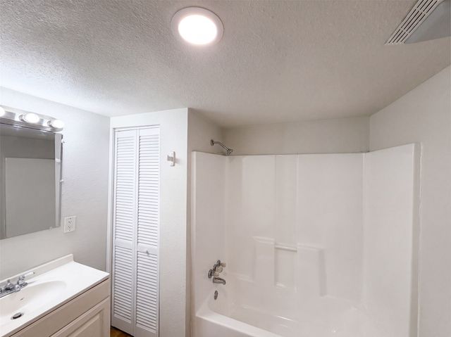 1418 Moss Street, Gainesville, TX 76240