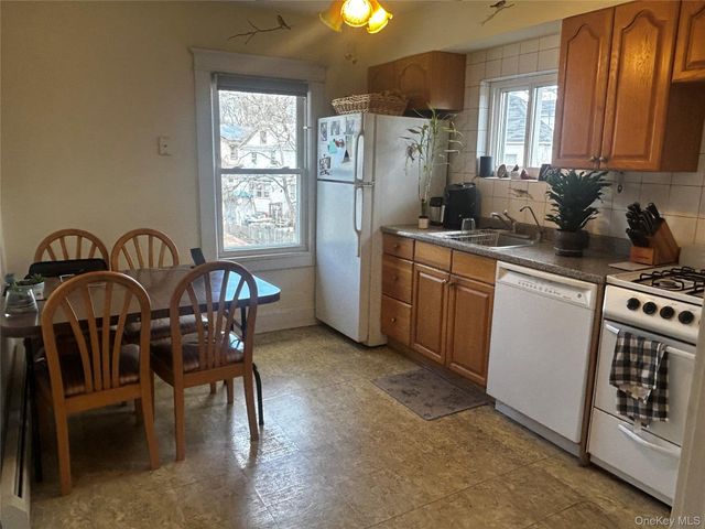 25 Martha Terrace Upper, Floral Park, NY 11001