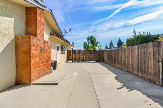 1488 Whittier Avenue, Clovis, CA 93611