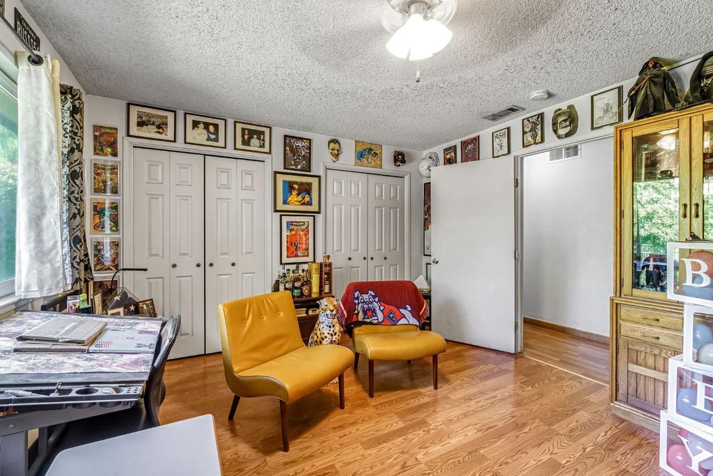 Image 16 of property listing at 1488 Whittier Avenue, Clovis, CA 93611