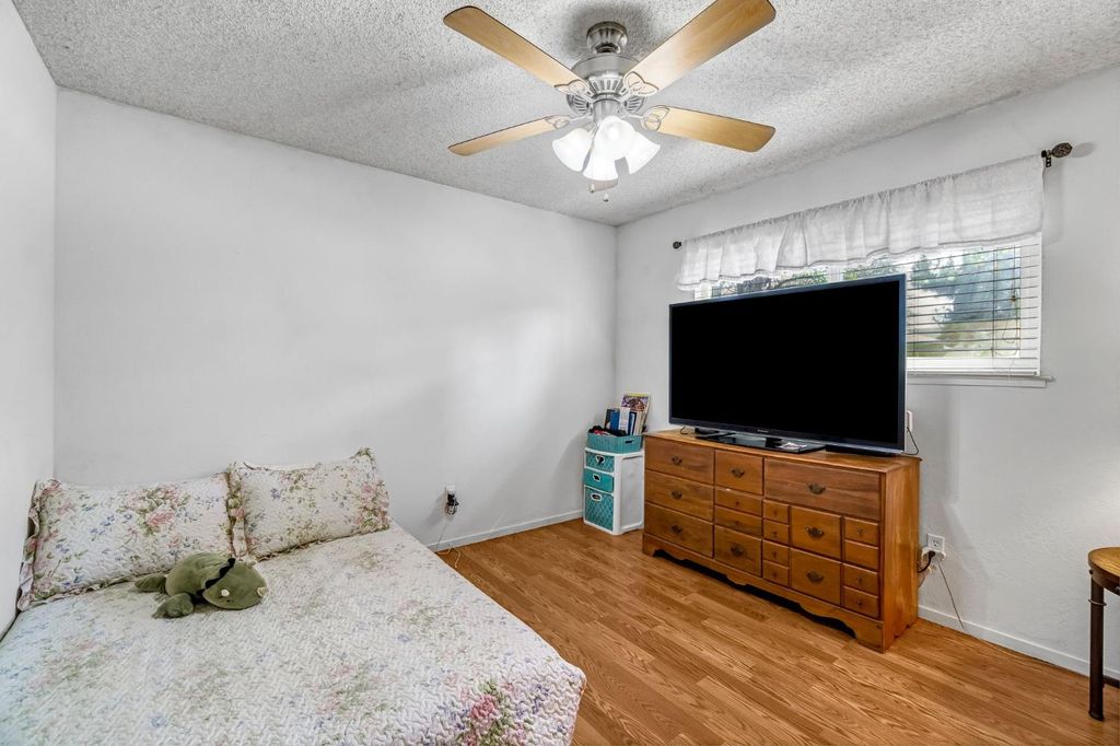 Image 26 of property listing at 1488 Whittier Avenue, Clovis, CA 93611