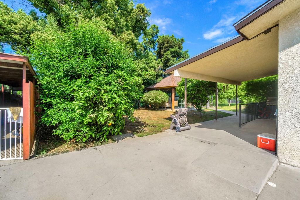 Image 28 of property listing at 1488 Whittier Avenue, Clovis, CA 93611