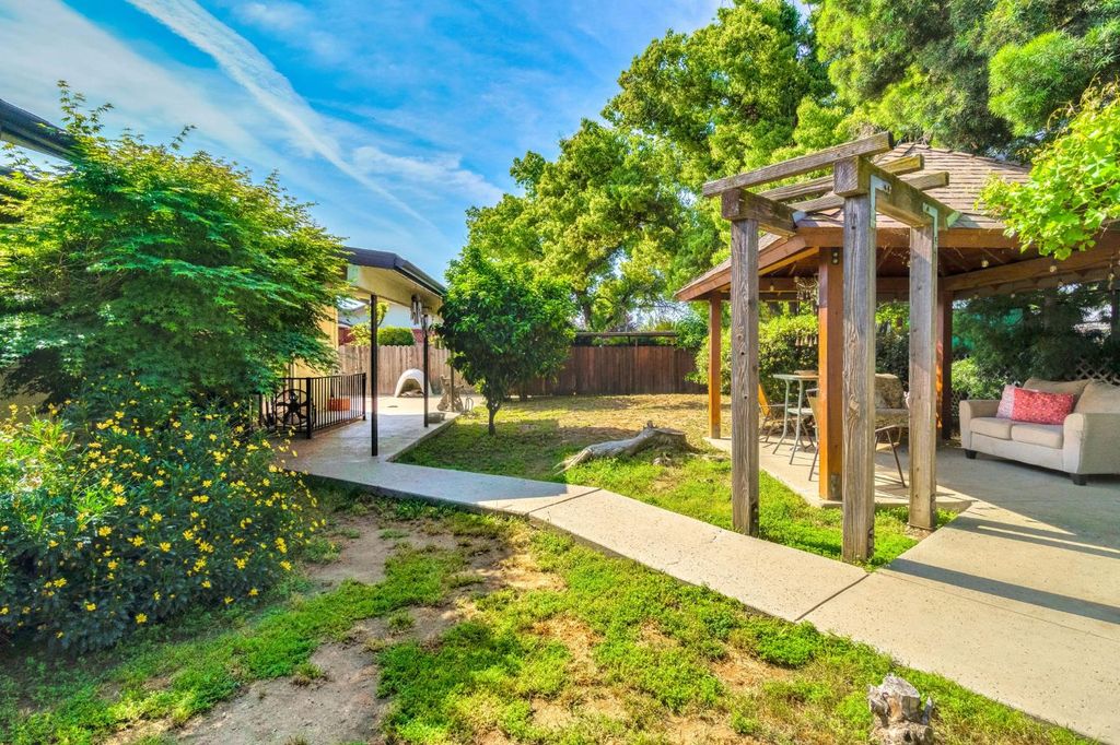 Image 32 of property listing at 1488 Whittier Avenue, Clovis, CA 93611