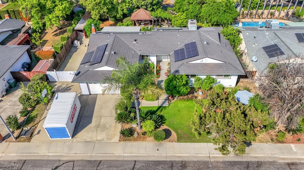 Image 36 of property listing at 1488 Whittier Avenue, Clovis, CA 93611