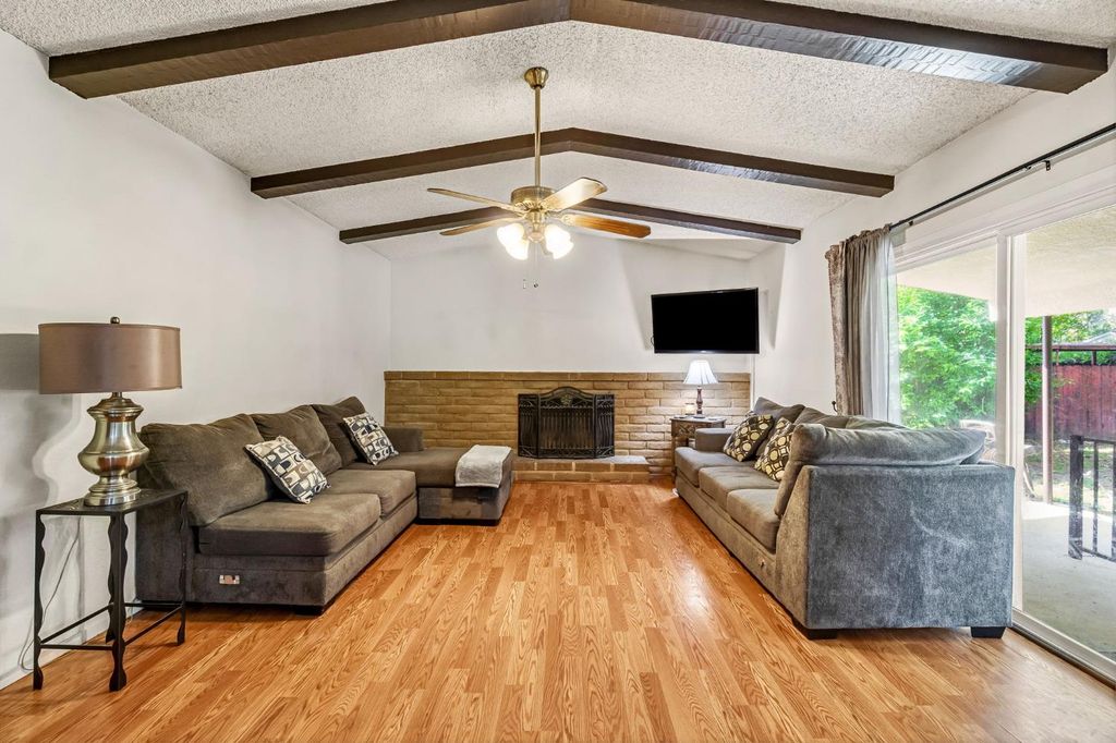 Image 6 of property listing at 1488 Whittier Avenue, Clovis, CA 93611