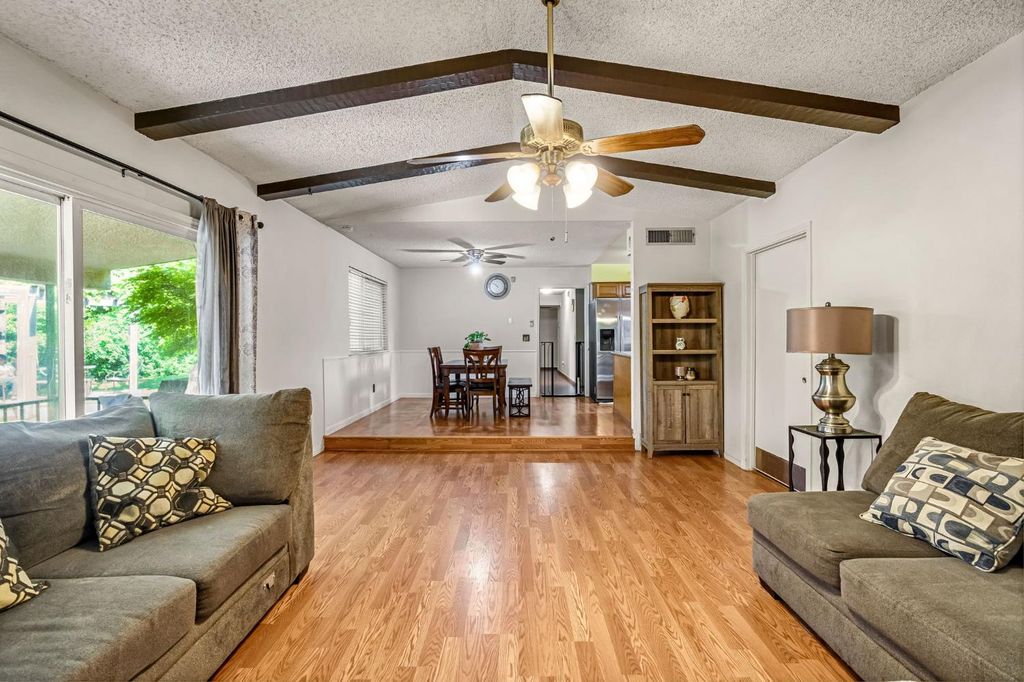 Image 8 of property listing at 1488 Whittier Avenue, Clovis, CA 93611