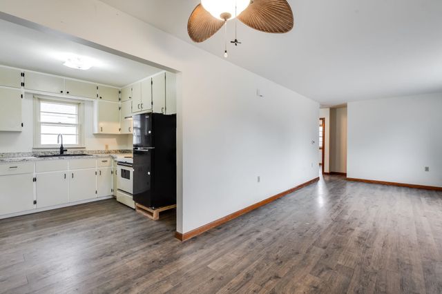 726 S Praire Dr, Andover, KS 67002