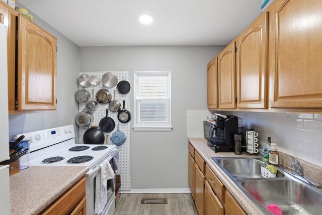 1301 E Broadbeck Dr, Park City, KS 67219