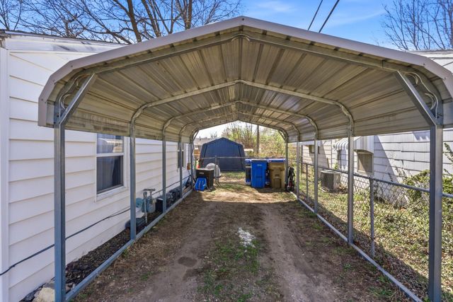 1301 E Broadbeck Dr, Park City, KS 67219