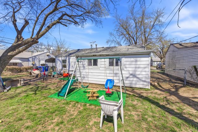 1301 E Broadbeck Dr, Park City, KS 67219