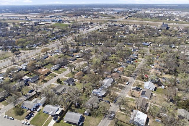 1301 E Broadbeck Dr, Park City, KS 67219