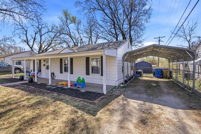 1301 E Broadbeck Dr, Park City, KS 67219