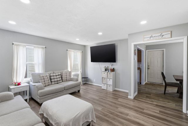 1301 E Broadbeck Dr, Park City, KS 67219