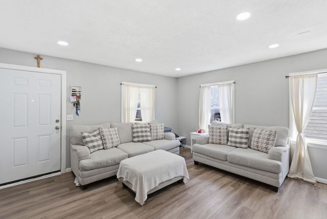 1301 E Broadbeck Dr, Park City, KS 67219