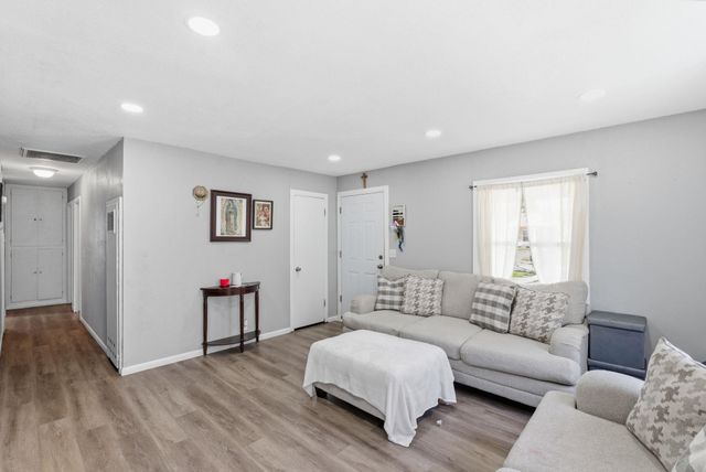 1301 E Broadbeck Dr, Park City, KS 67219