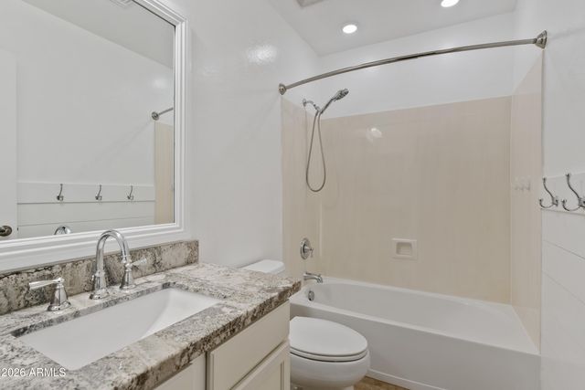 2058 S HERON Lane, Gilbert, AZ 85295