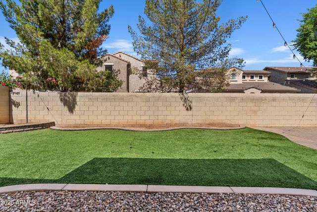 2058 S HERON Lane, Gilbert, AZ 85295