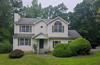 17 Dunbar Lane, Hamden, CT 06514