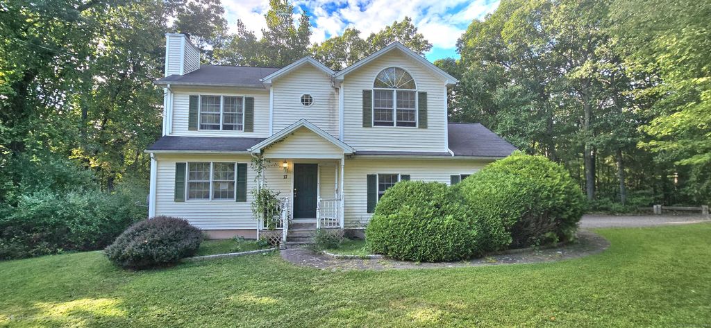 17 Dunbar Lane, Hamden, CT 06514