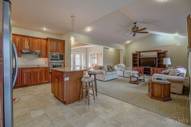 1850 S Weaver Road, Morgan Twp, OH 45053