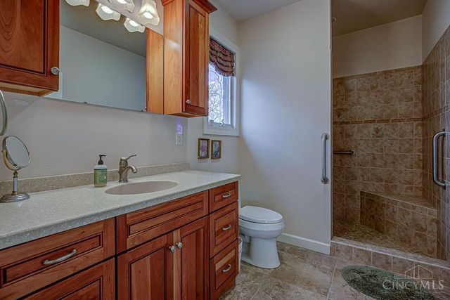 1850 S Weaver Road, Morgan Twp, OH 45053