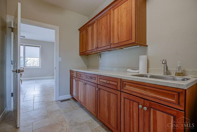 1850 S Weaver Road, Morgan Twp, OH 45053