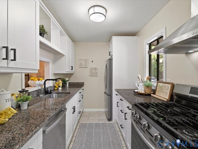 11827 N Briar Patch Dr, Midlothian, VA 23113