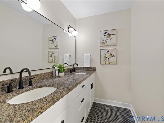 11827 N Briar Patch Dr, Midlothian, VA 23113