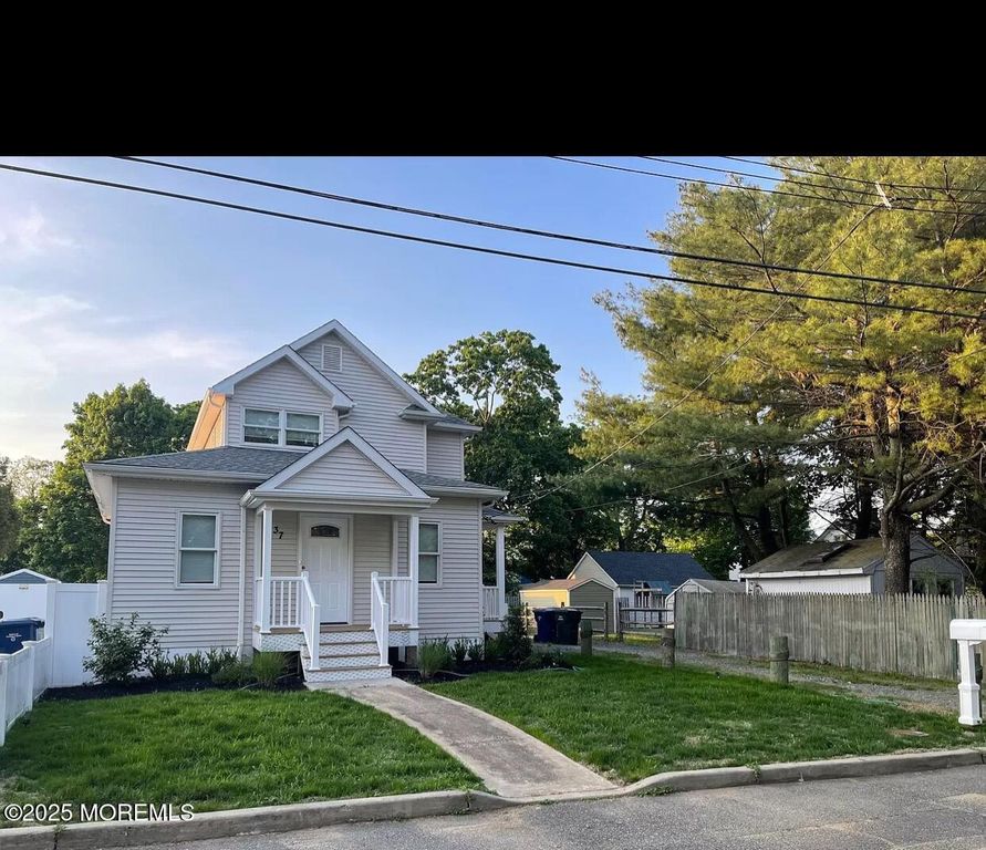 37 Brown Place, Oakhurst, NJ 07755