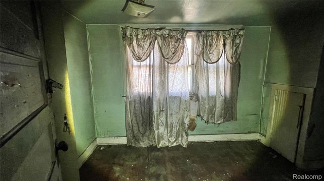 6628 Burns Street, Detroit, MI 48213