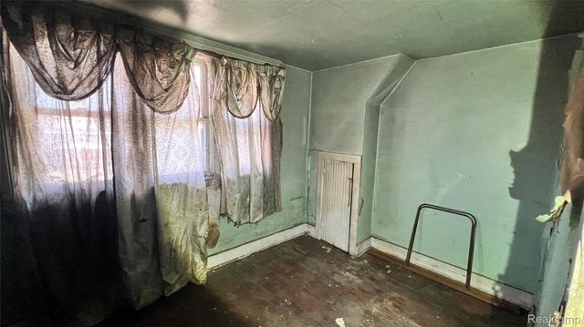 6628 Burns Street, Detroit, MI 48213