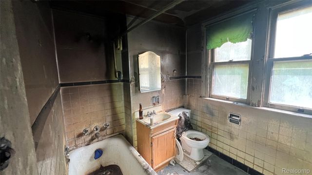 6628 Burns Street, Detroit, MI 48213