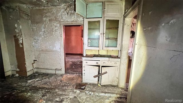 6628 Burns Street, Detroit, MI 48213