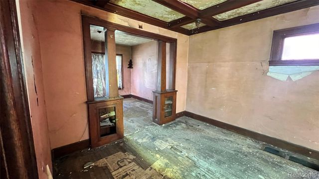 6628 Burns Street, Detroit, MI 48213