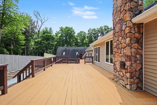 70 Camp Drive, Rhinebeck, NY 12572