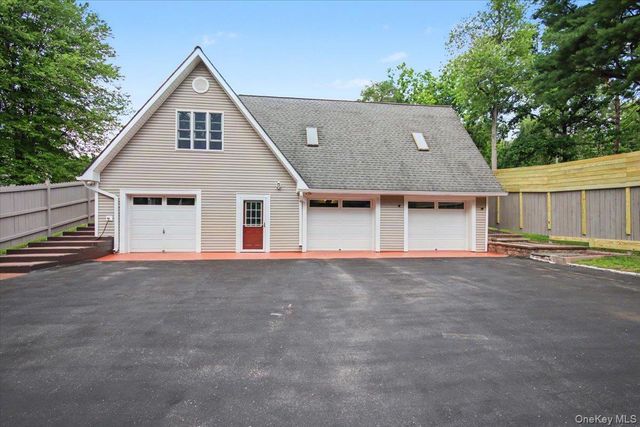 70 Camp Drive, Rhinebeck, NY 12572