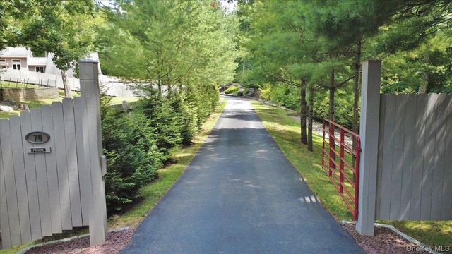 70 Camp Drive, Rhinebeck, NY 12572