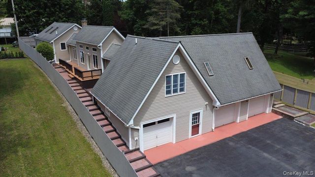 70 Camp Drive, Rhinebeck, NY 12572