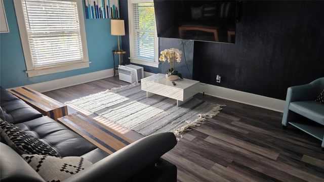 658 W 10TH Street 2, Erie, PA 16502