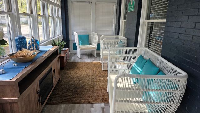 658 W 10TH Street 2, Erie, PA 16502