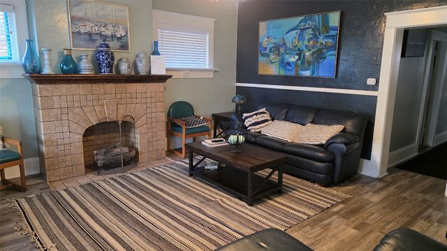 658 W 10TH Street 2, Erie, PA 16502