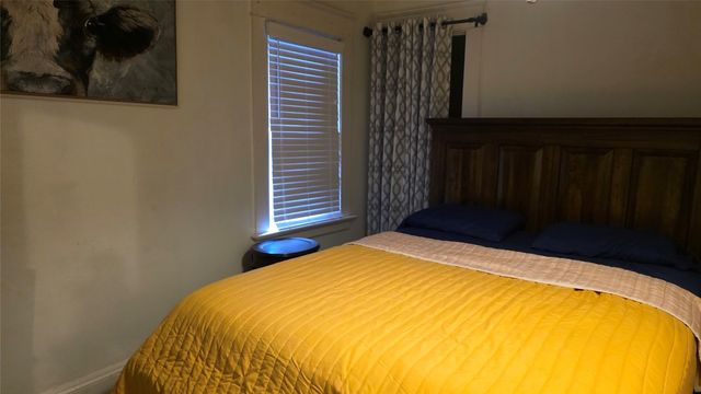 658 W 10TH Street 2, Erie, PA 16502