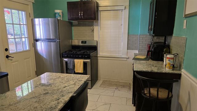 658 W 10TH Street 2, Erie, PA 16502