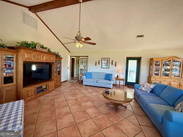 393 Douglas Highway, Hazlehurst, GA 31539