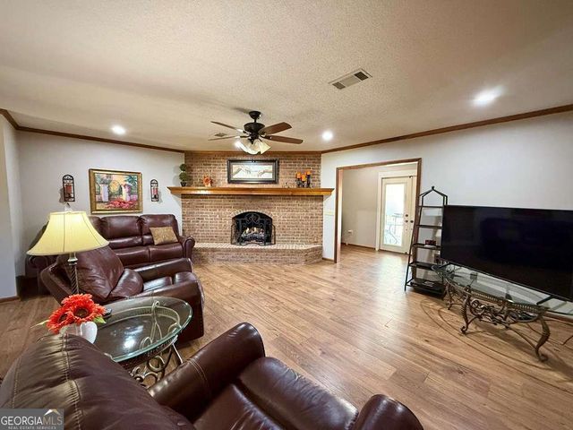 393 Douglas Highway, Hazlehurst, GA 31539