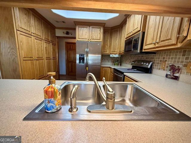 393 Douglas Highway, Hazlehurst, GA 31539