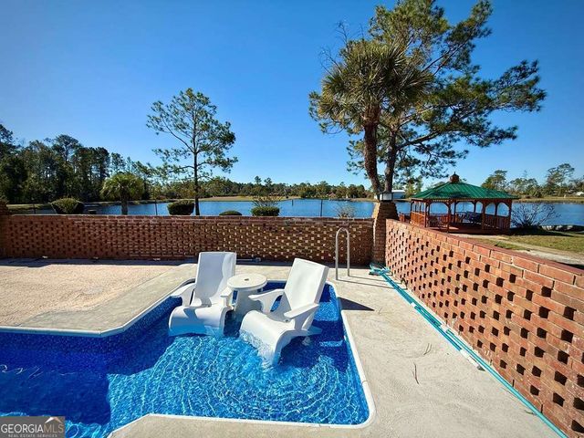 393 Douglas Highway, Hazlehurst, GA 31539