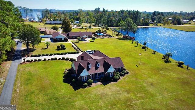 393 Douglas Highway, Hazlehurst, GA 31539