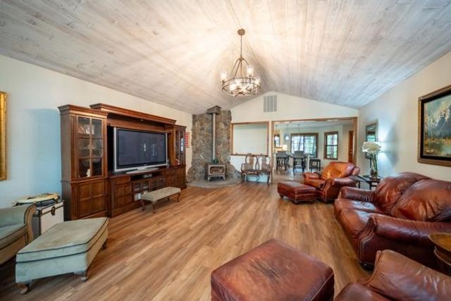 625 Larkspur Ct, Murphys, CA 95247