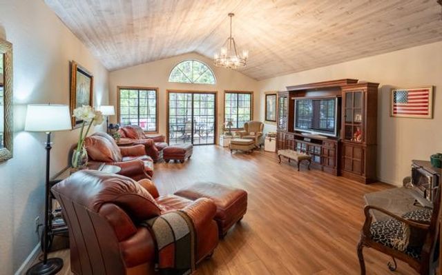 625 Larkspur Ct, Murphys, CA 95247